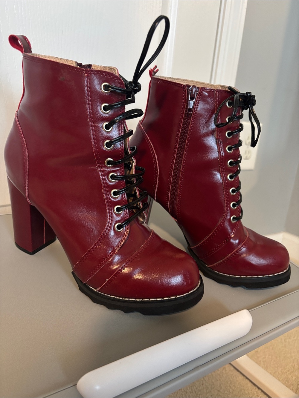 Women's Lace-Up Heeled Ankle Boots - Burgundy